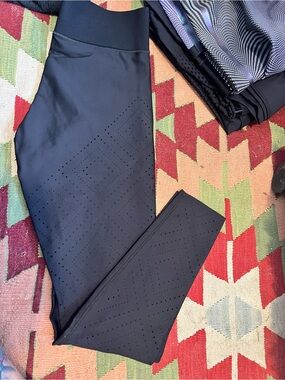 ultracor Black Laser-Cut Performance Leggings size L NWT